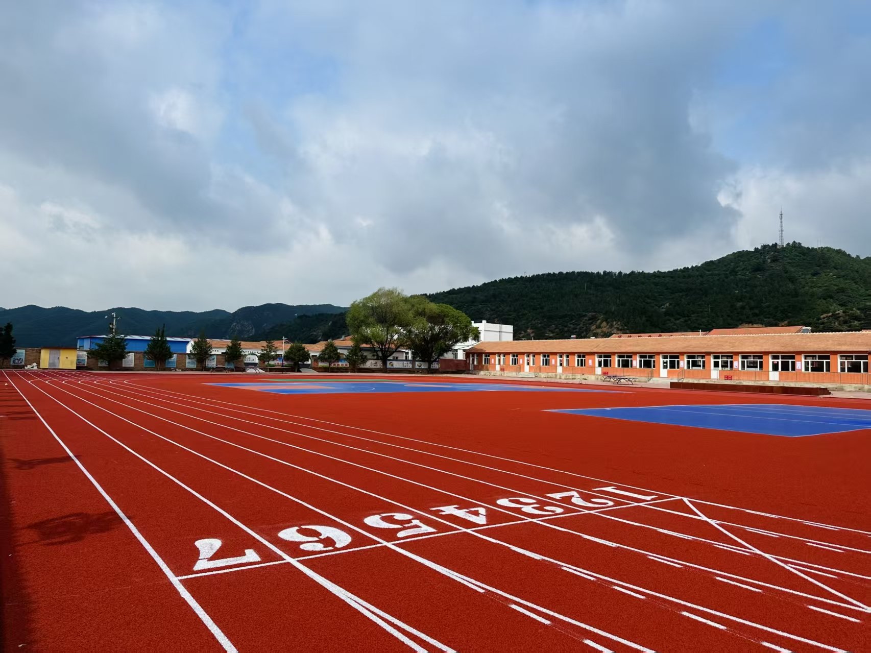 济南市自结纹塑胶跑道塑胶地坪 - 排名